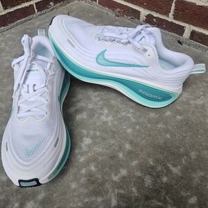 NWOT Women's Nike Vomero Plus Running Shoe